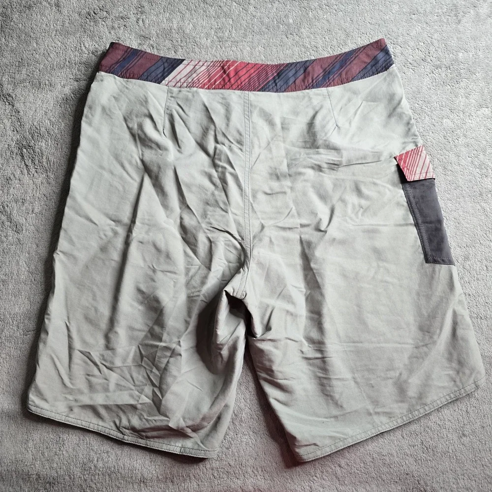 Patagonia Shorts M's Patch Pocket Wavefarer Boardshorts Mens 32 Gray 9.5